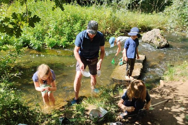 Keschern im Fluss